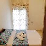 Xhaferaj 게스트하우스